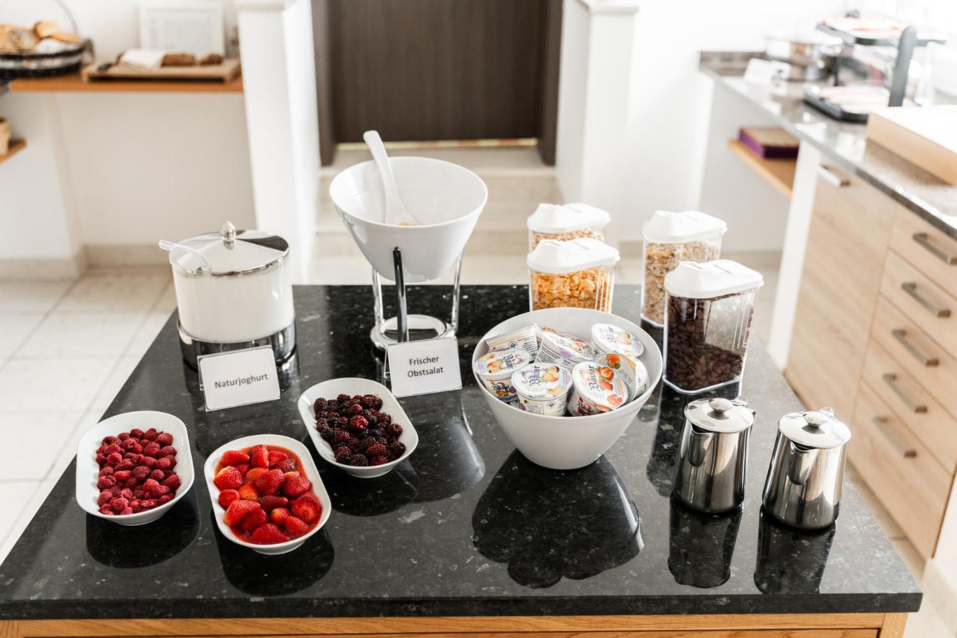 Hotel Vier Jahreszeiten An Der Therme & Kliniken Bad Krozingen Naehe Freiburg & Schwarzwald Ideal Fuer Wellness Kur & Business Ausfluege 24H Check In- Wlan & Parken Gratis Eksteriør billede