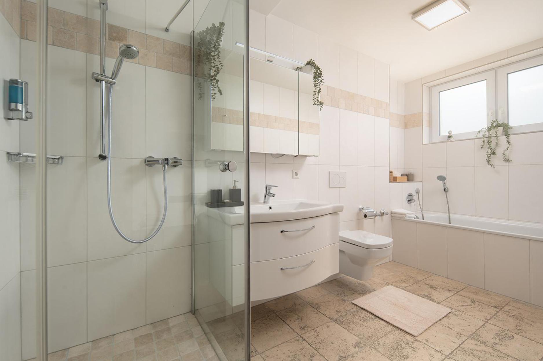 Hotel Vier Jahreszeiten An Der Therme & Kliniken Bad Krozingen Naehe Freiburg & Schwarzwald Ideal Fuer Wellness Kur & Business Ausfluege 24H Check In- Wlan & Parken Gratis Eksteriør billede